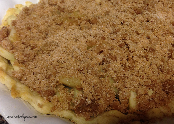 homemade-apple-crumble-pie-before-the-crumble
